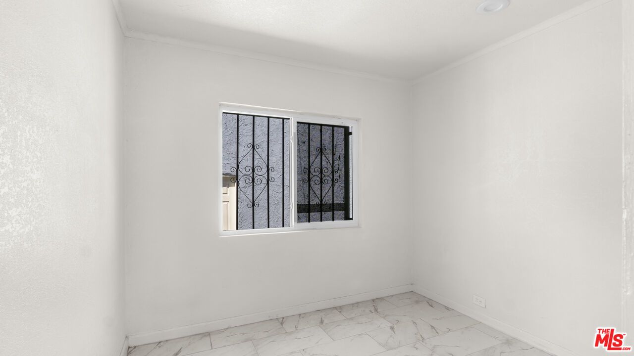 Empty room, Interior, Marble, Recessed Lighting
