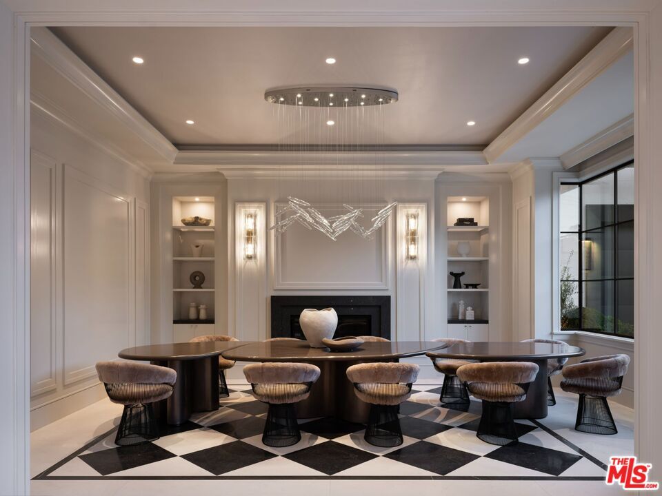 Dining room, Fireplace, Interior, Pendant Lights, Recessed Lighting