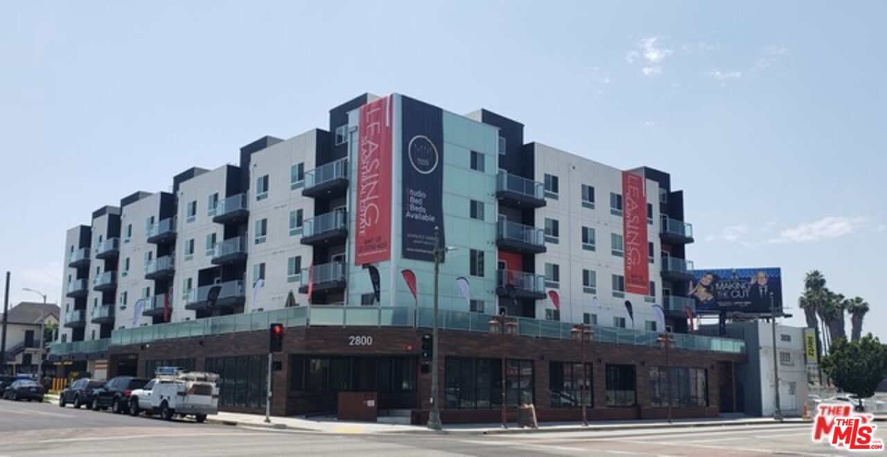 Exterior, Facade, Condo Building