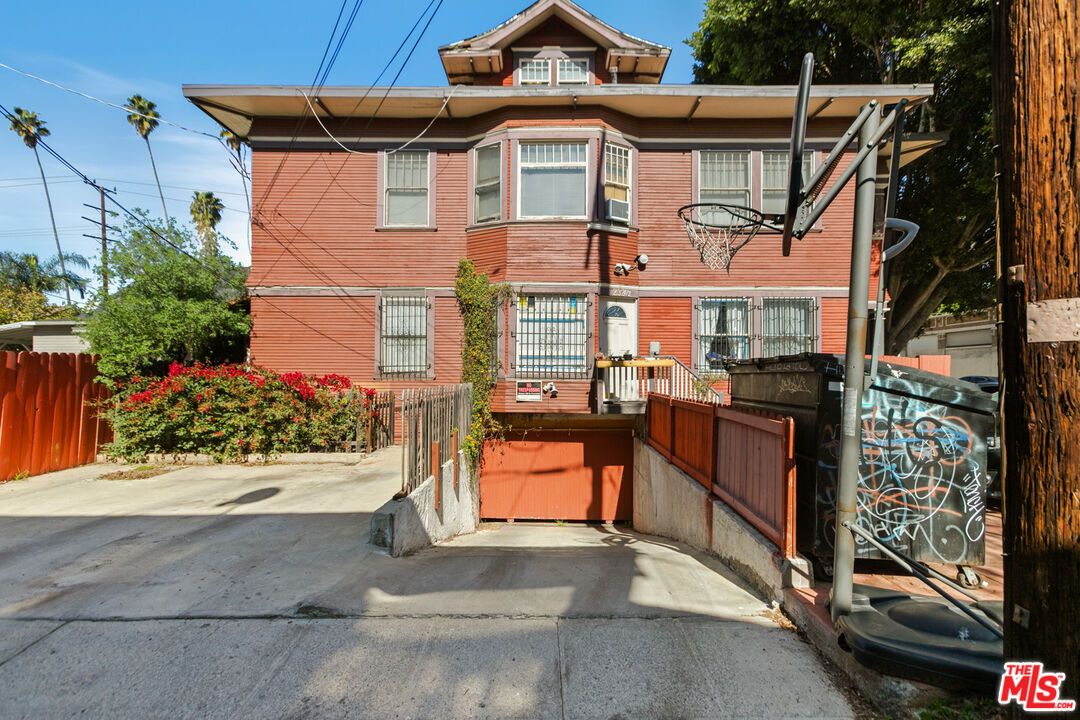 Exterior, Facade, American Foursquare