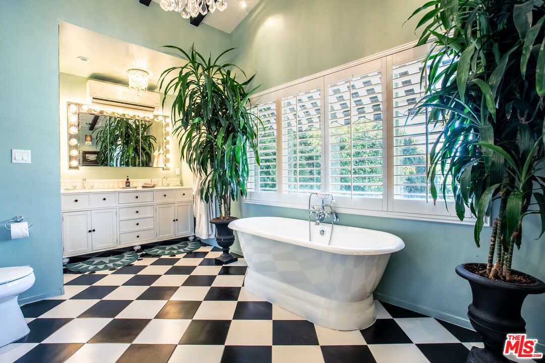 Bathroom, Dual Sink Vanities, Free Standing Baths, Interior, Recessed Lighting