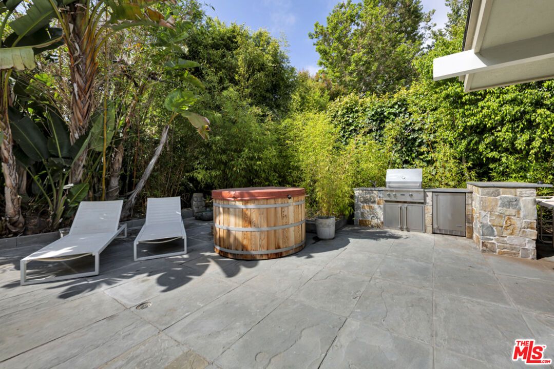 Exterior, Hot Tub