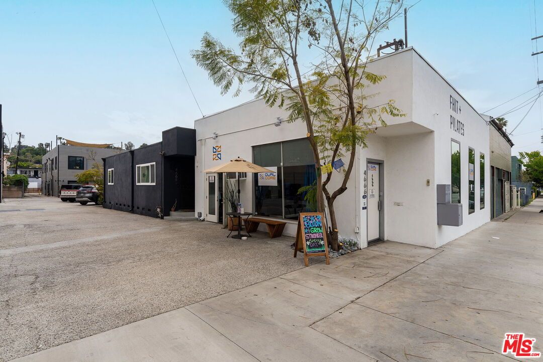 Exterior, Facade, None