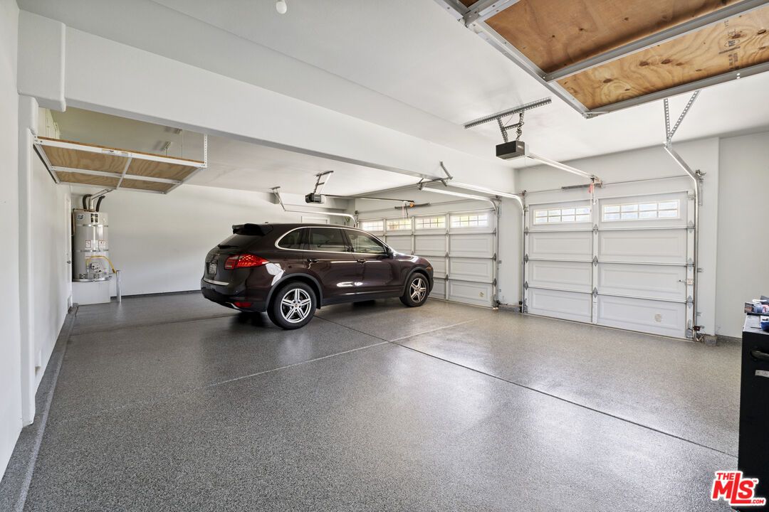 Garage, Interior