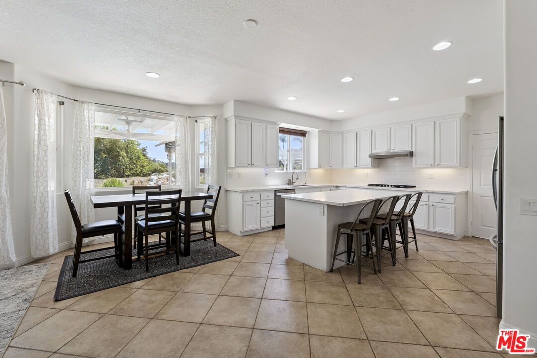 Dining room, Interior, Kitchen, Recessed Lighting