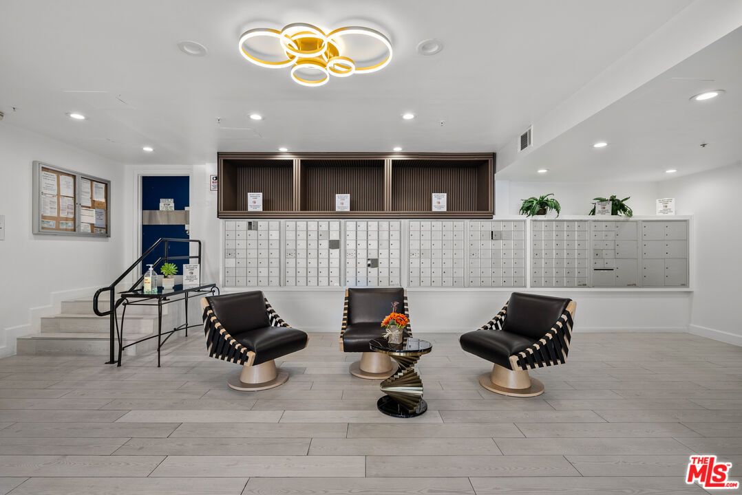 Interior, Pendant Lights, Recessed Lighting, Wood Texture Flooring
