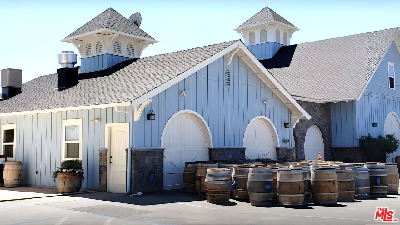 Exterior, Facade, Farmhouse
