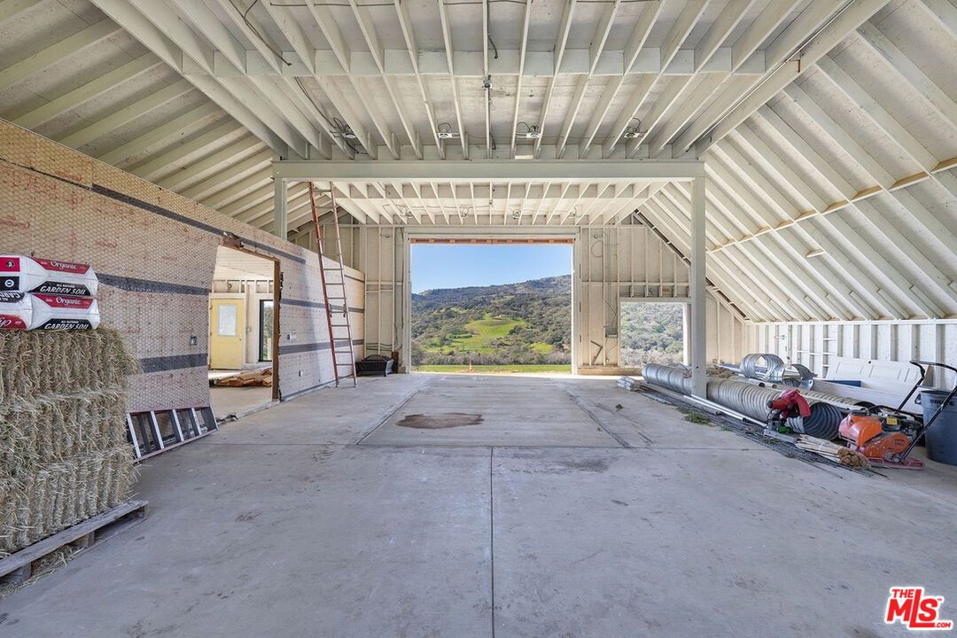 Garage, Interior