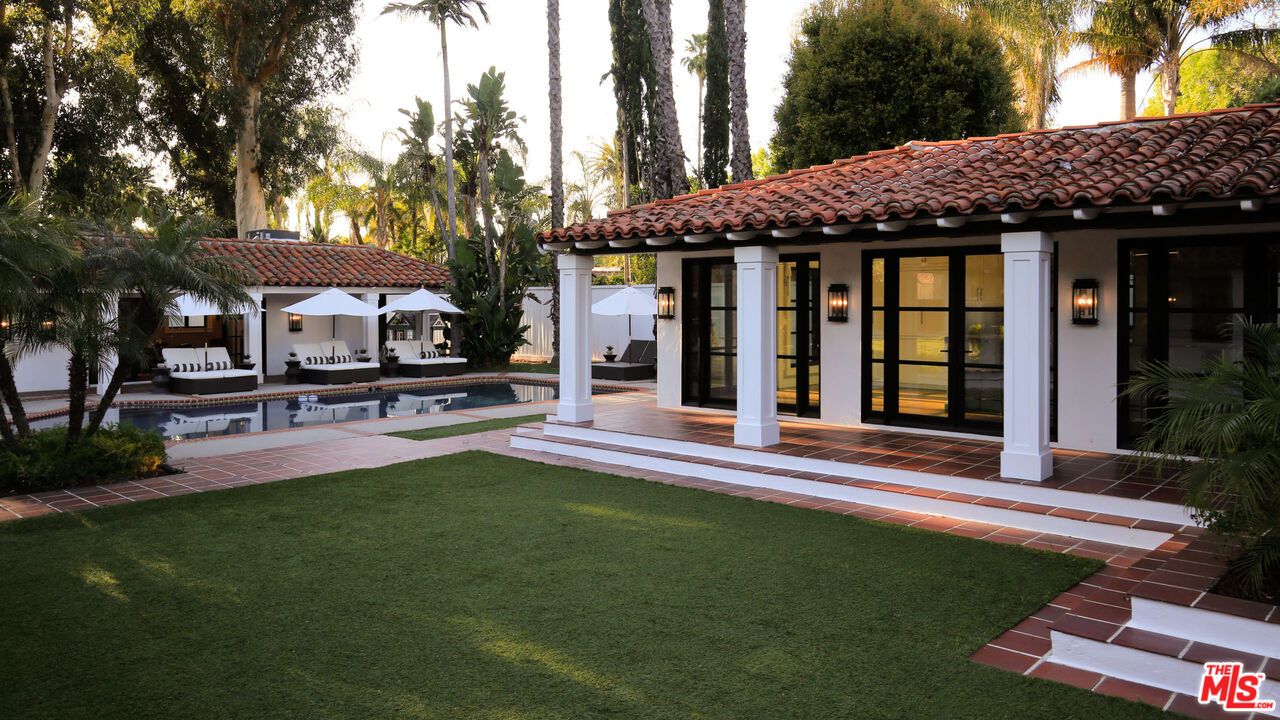 Backyard, Exterior, Pool