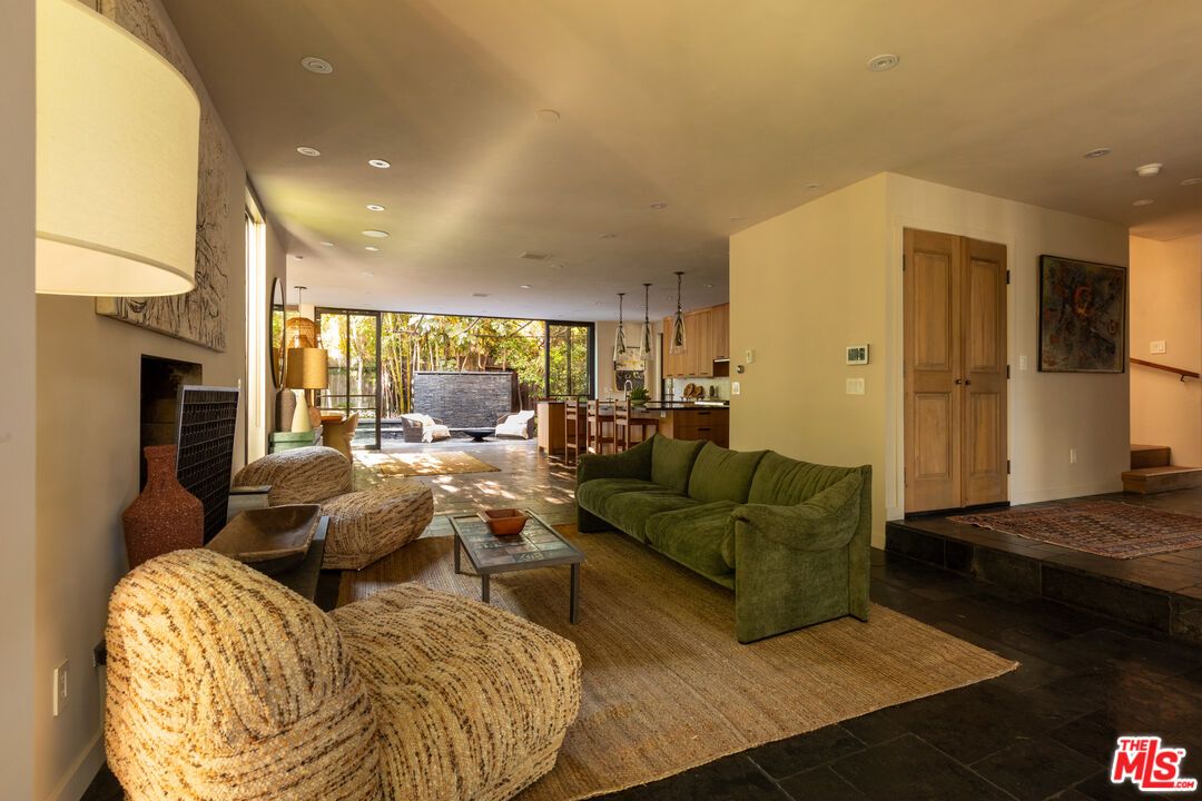 Interior, Living room, Pendant Lights, Recessed Lighting