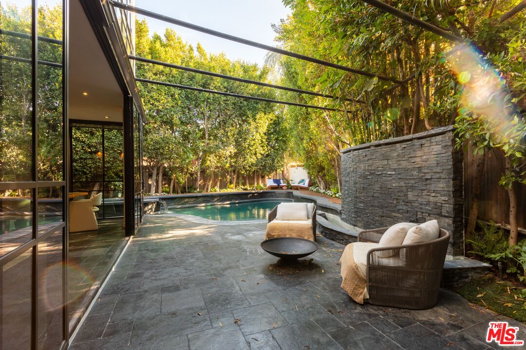 Interior, Pool, Sun Room