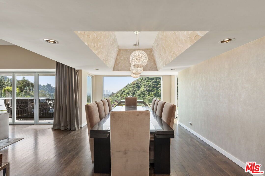 Chandelier, Dining room, Interior, Recessed Lighting, Wood Texture Flooring