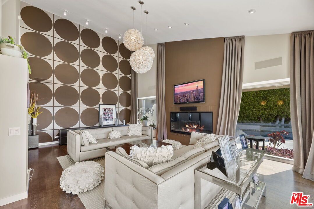 Fireplace, Interior, Living room, Pendant Lights, Recessed Lighting, Wood Texture Flooring