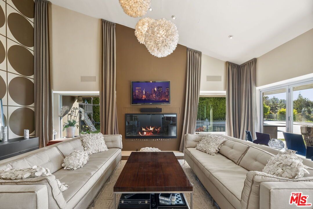 Chandelier, Fireplace, Interior, Living room, Recessed Lighting