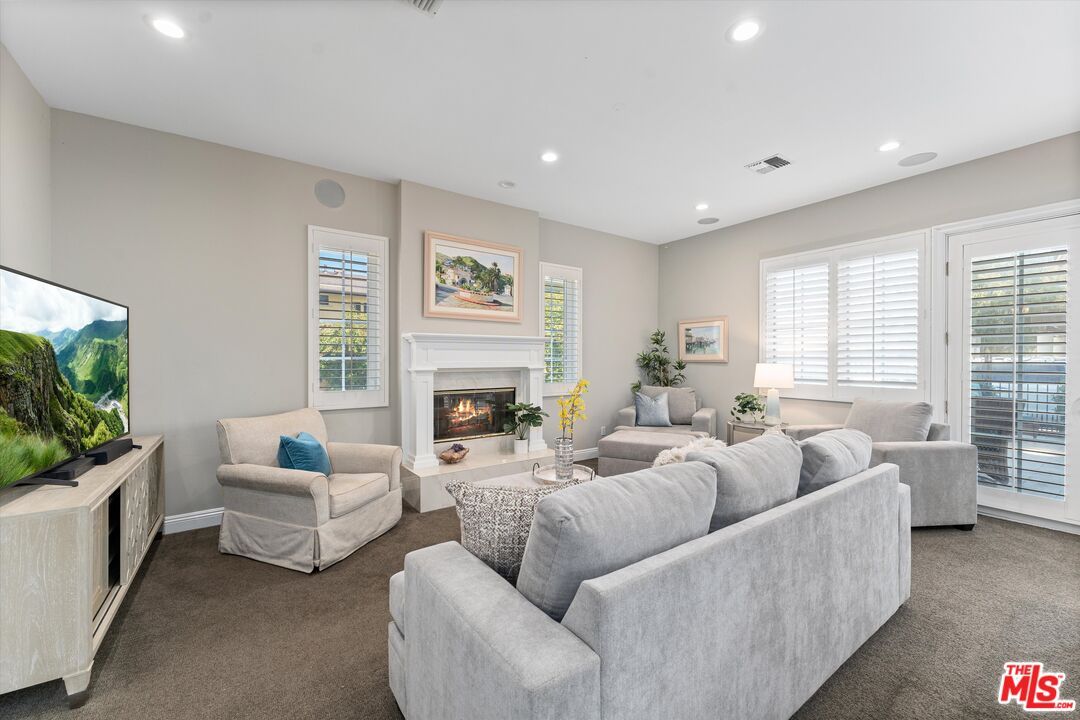 Fireplace, Interior, Living room, Recessed Lighting