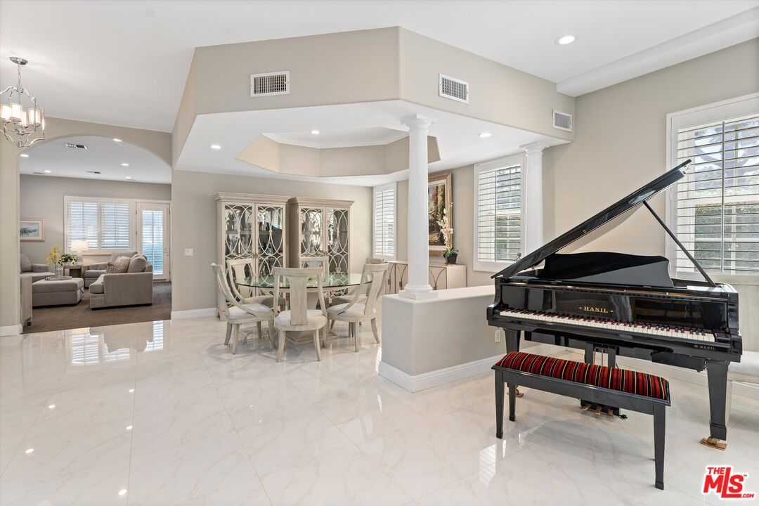 Dining room, Interior, Living room, Marble, Pendant Lights, Piano, Recessed Lighting