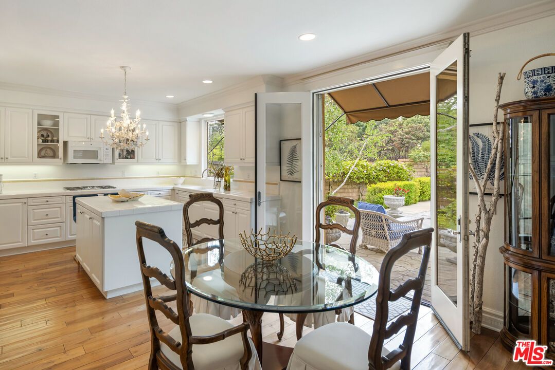 Chandelier, Dining room, Interior, Kitchen, Recessed Lighting, Wood Texture Flooring