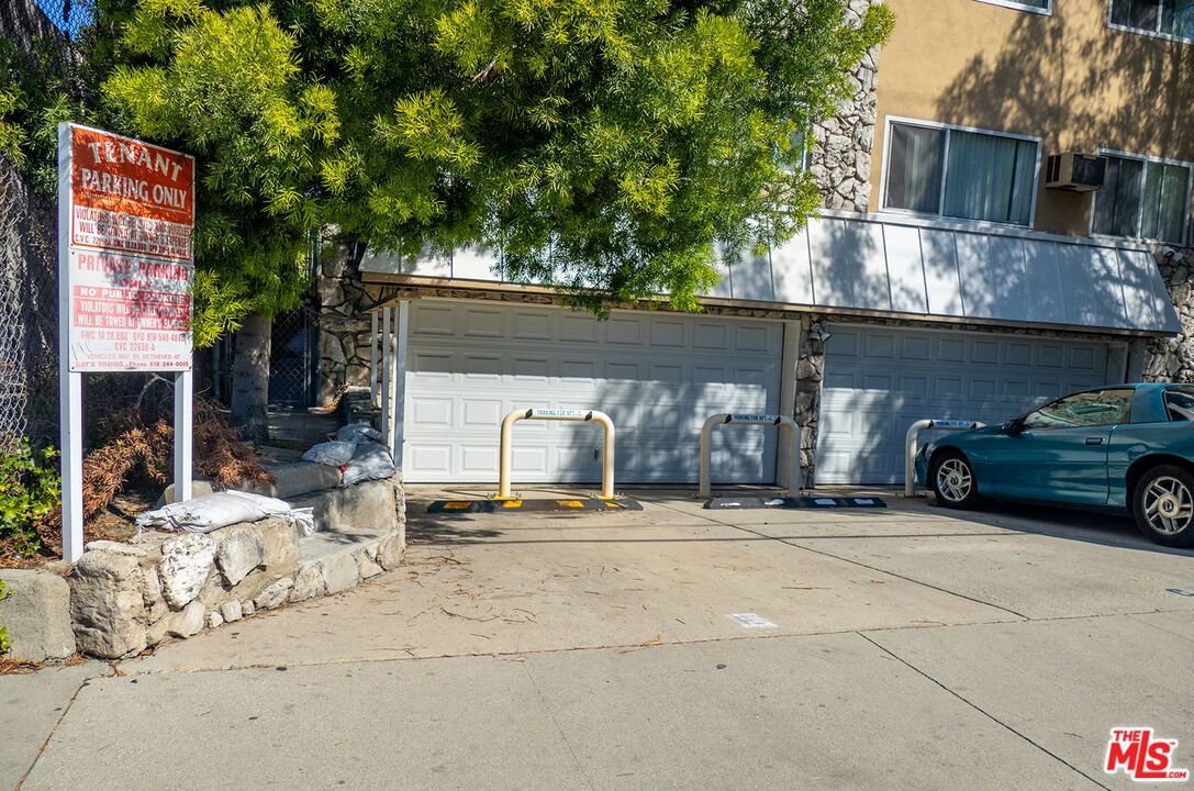 Detached Garage, Exterior
