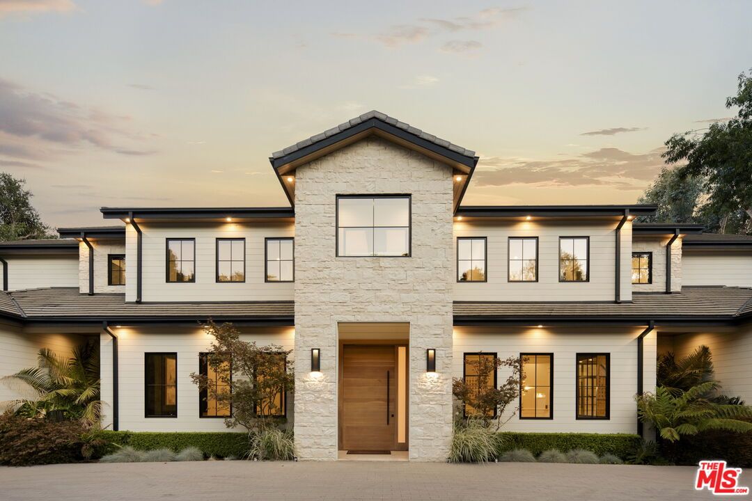 Exterior, Facade, Farmhouse