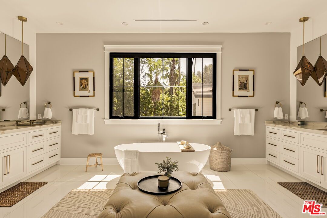 Bathroom, Free Standing Baths, Interior, Pendant Lights, Recessed Lighting