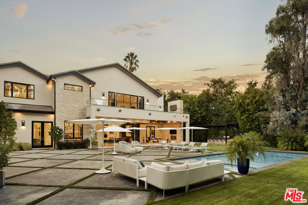 Backyard, Exterior, Pool