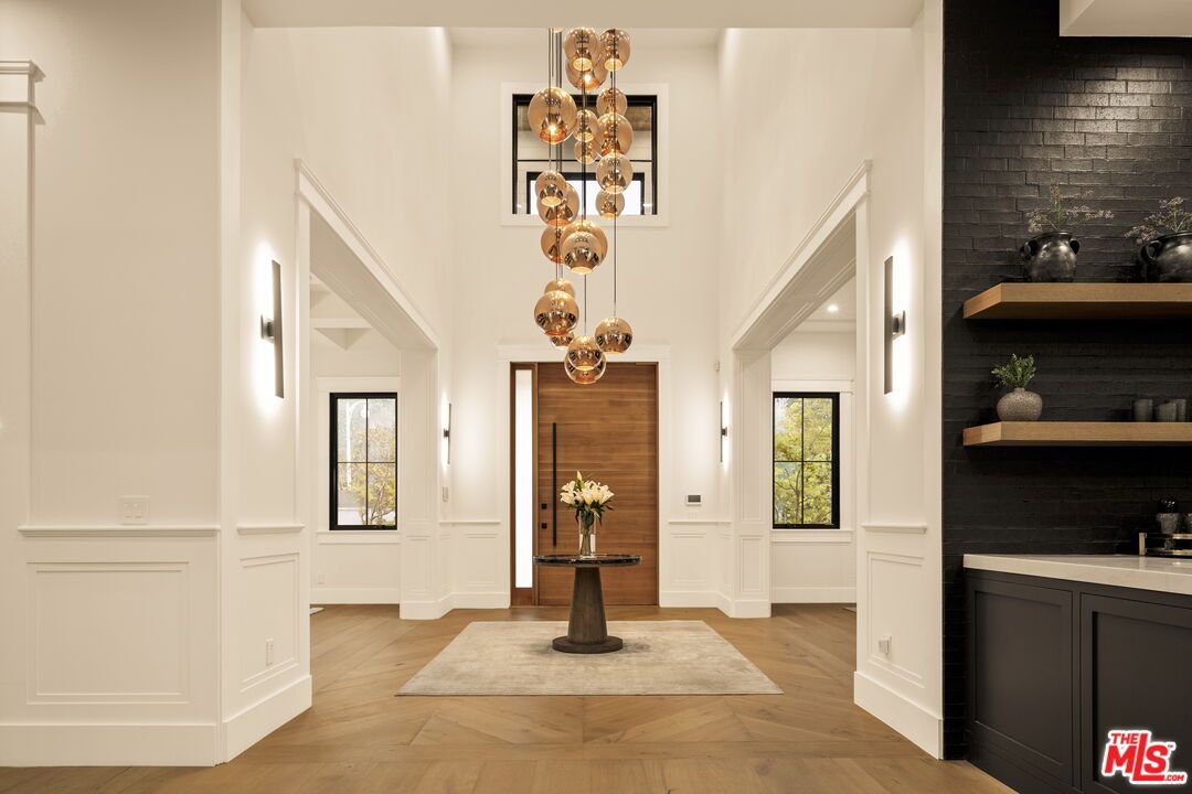 Interior, Pendant Lights, Wood Texture Flooring
