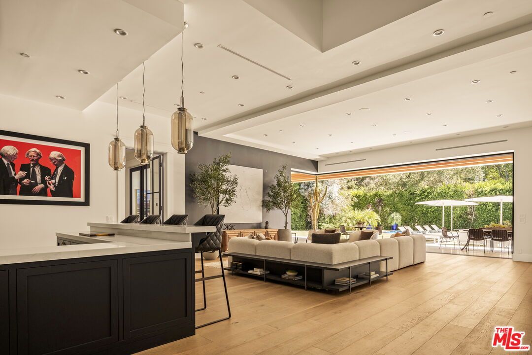 Interior, Living room, Pendant Lights, Recessed Lighting, Wood Texture Flooring