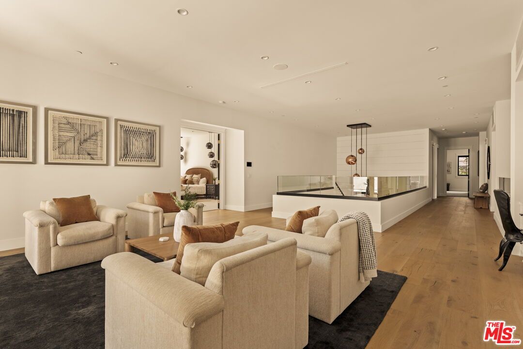 Interior, Living room, Pendant Lights, Recessed Lighting, Wood Texture Flooring