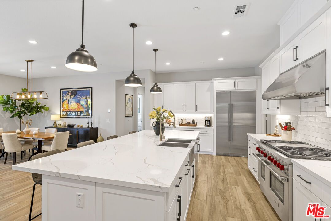 Dining room, Interior, Kitchen, Pendant Lights, Recessed Lighting, Stainless Steel Appliances, Wood Texture Flooring