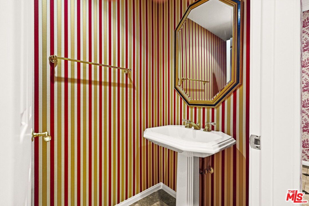 Bathroom, Interior, Pendant Lights