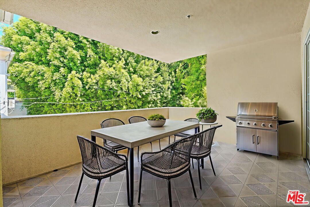 Exterior, Outdoor Kitchen