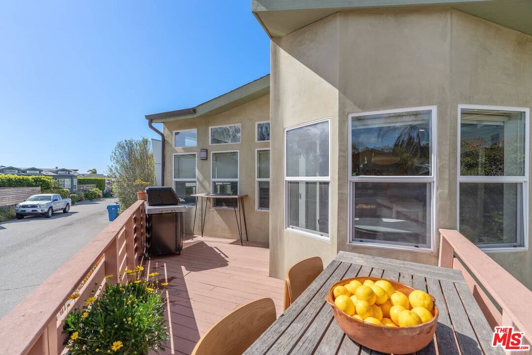 Exterior, Outdoor Kitchen