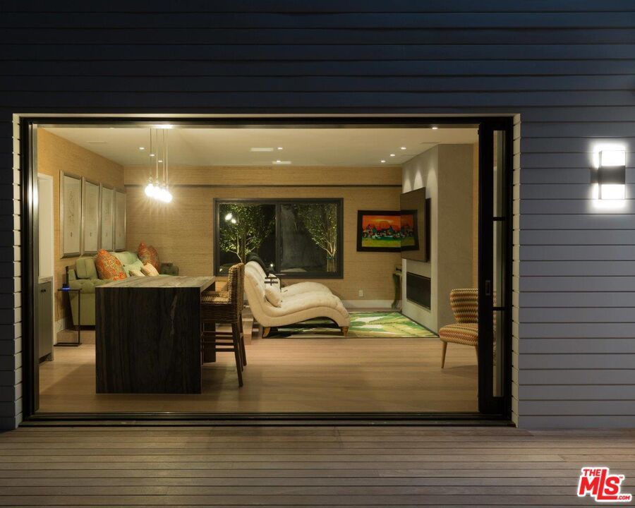 Interior, Pendant Lights, Recessed Lighting, Wood Texture Flooring