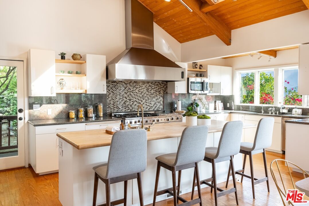 Interior, Kitchen, Stainless Steel Appliances, Wooden Beams, Wooden Ceilings, Wood Texture Flooring
