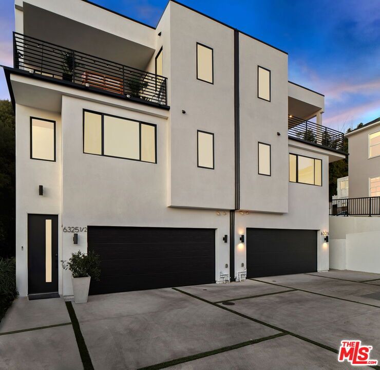 Attached, Exterior, Facade, Modern