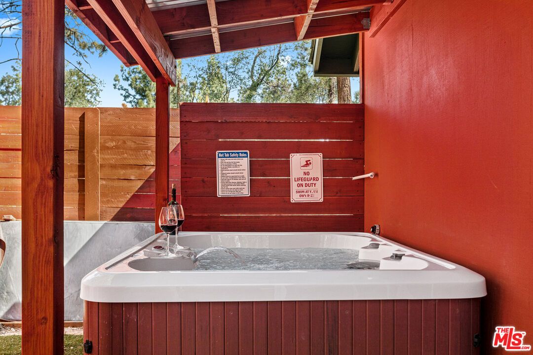 Exterior, Hot Tub