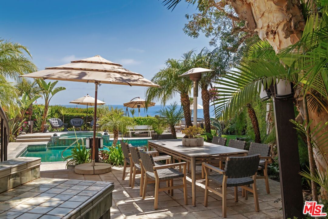 Exterior, Pool, Water