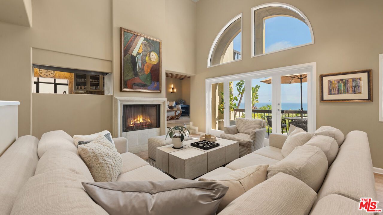 Fireplace, Interior, Living room, Water