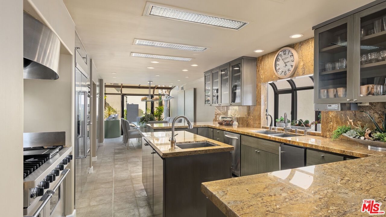 Dining room, Interior, Kitchen, Recessed Lighting, Stainless Steel Appliances