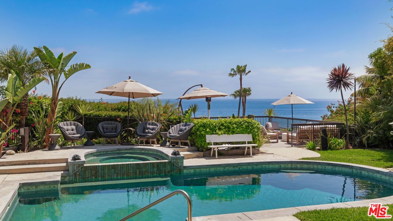 Exterior, Pool, Water