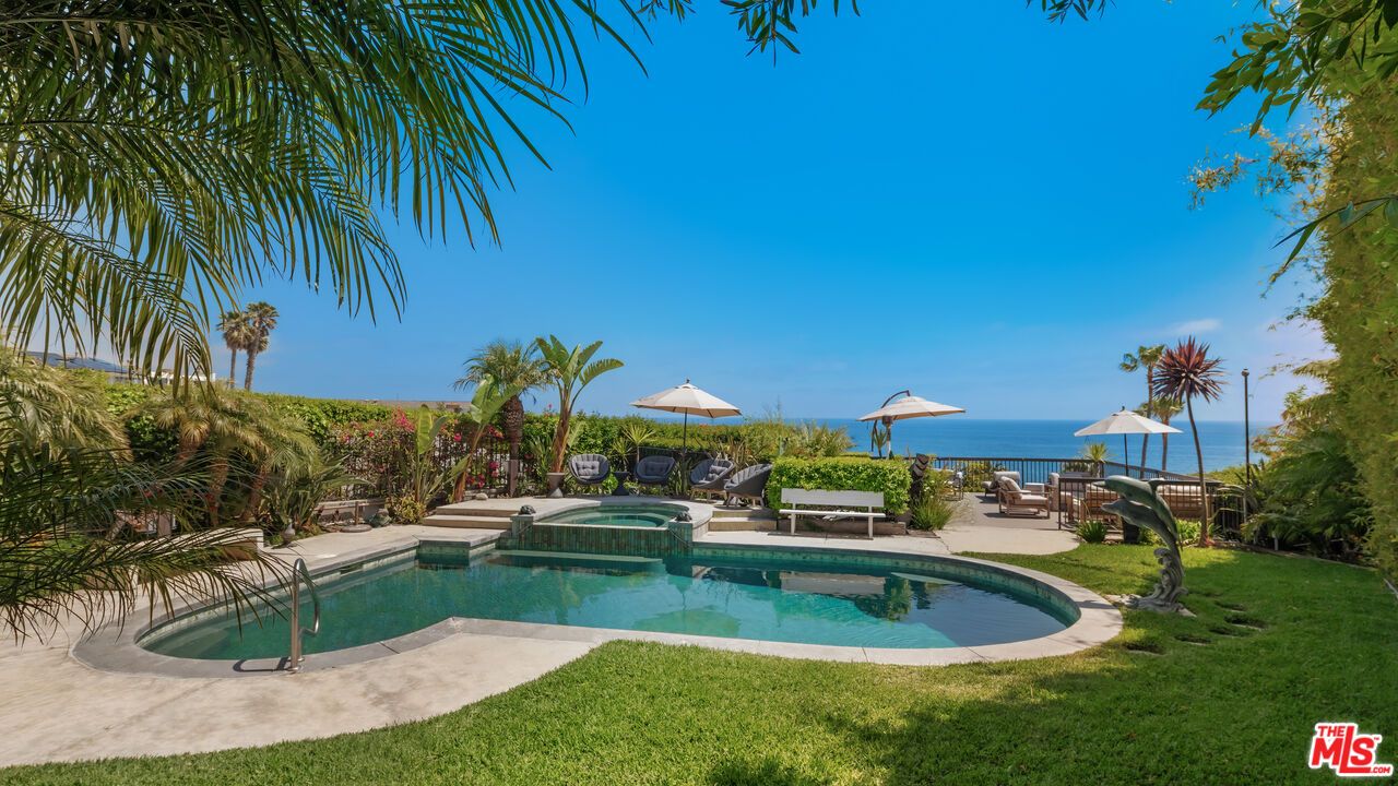Exterior, Pool, Water