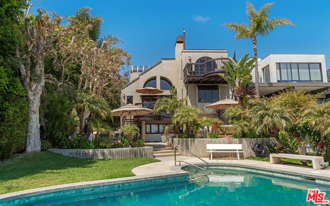 Exterior, Pool
