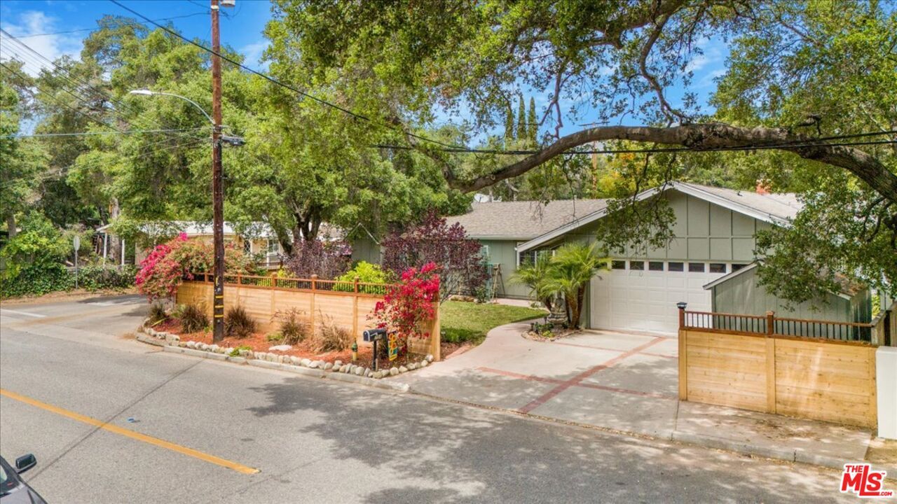 Detached Garage, Exterior