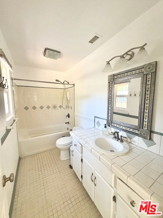 Bathroom, Interior, Tile Countertops