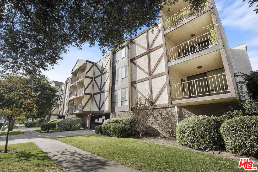 Exterior, Facade, Tudor Revival