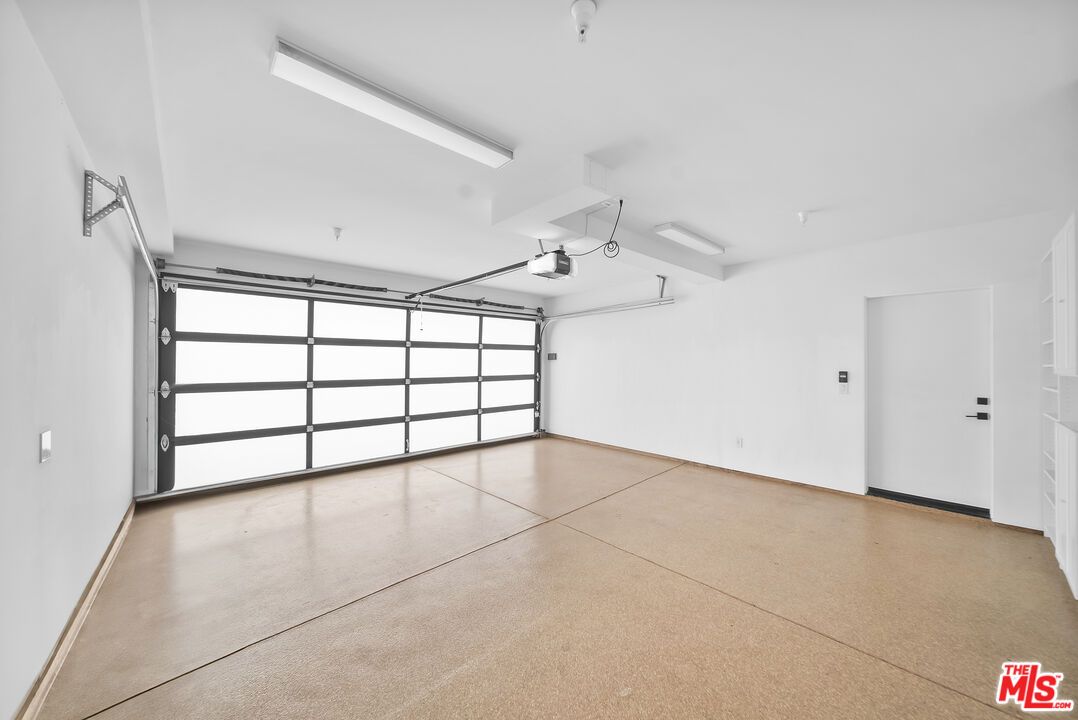 Garage, Interior