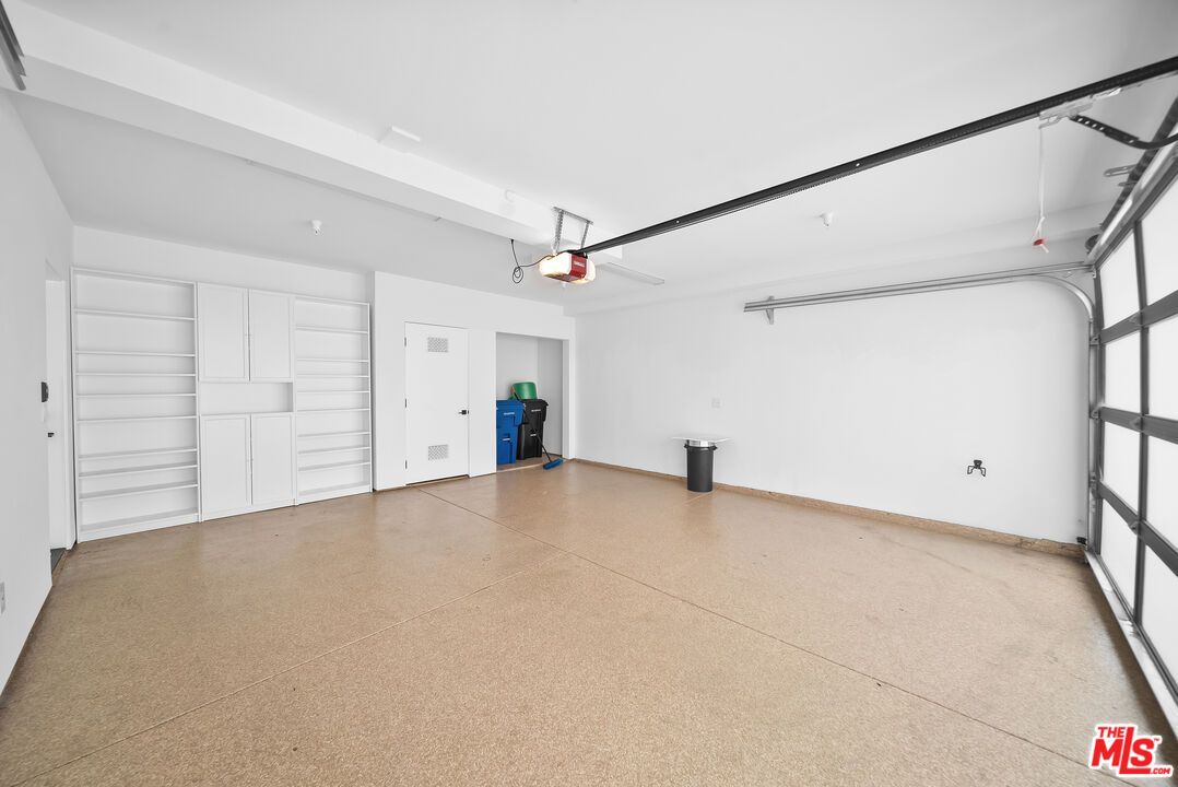 Garage, Interior