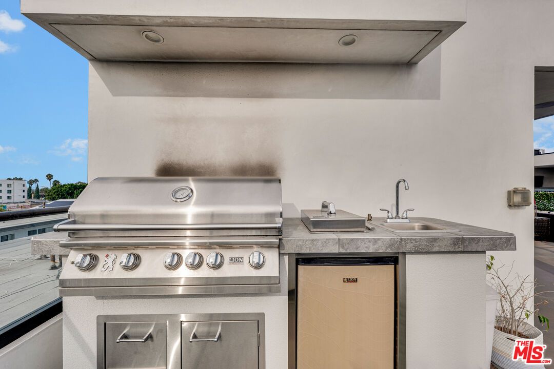 Exterior, Outdoor Kitchen
