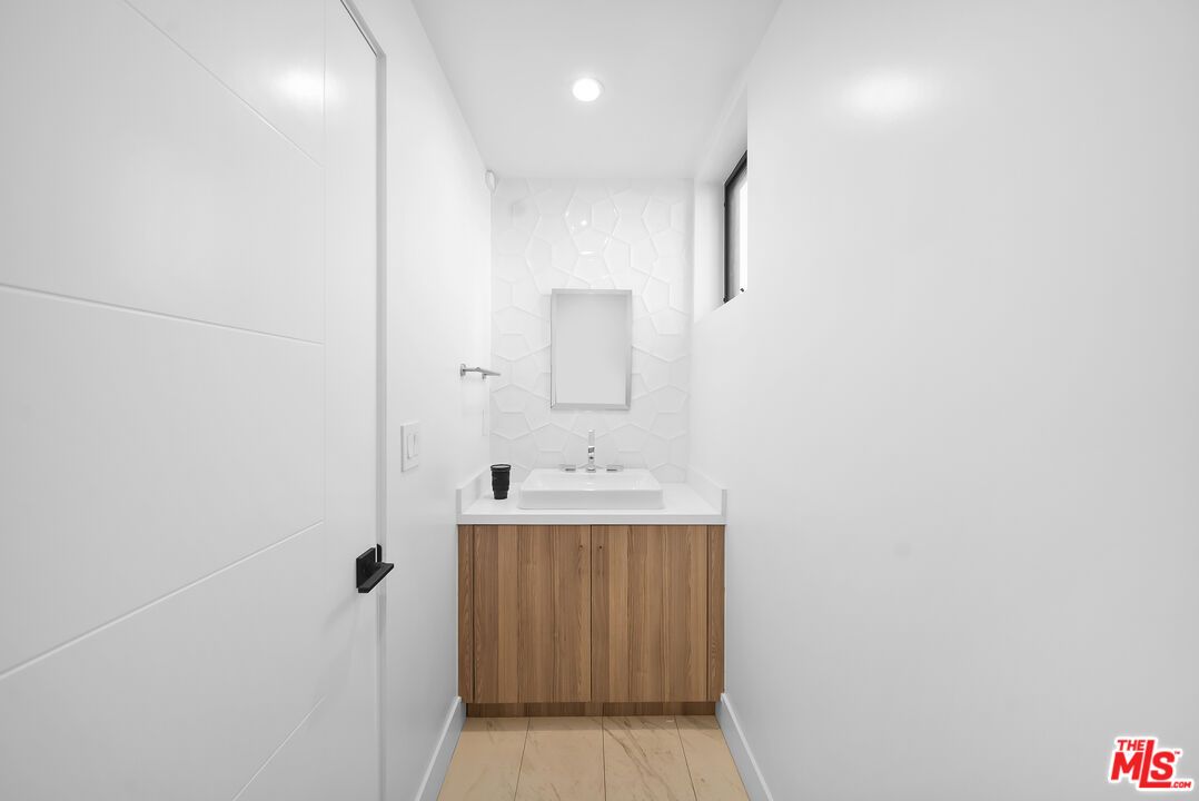 Bathroom, Interior, Marble, Recessed Lighting