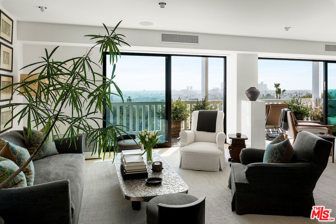 Interior, Living room, Water